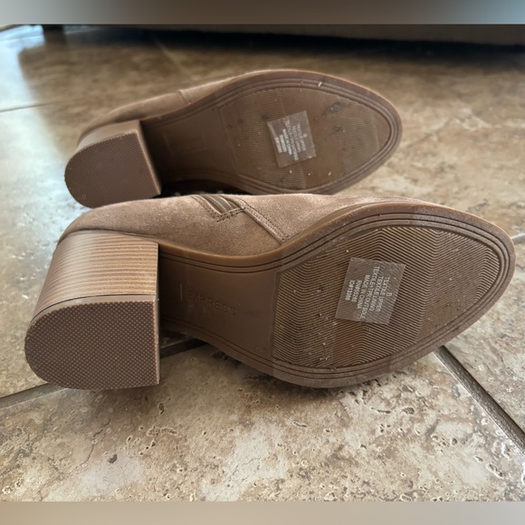 Express Suede Tan Heeled Booties - Women’s Size 8 - Picture 5 of 6